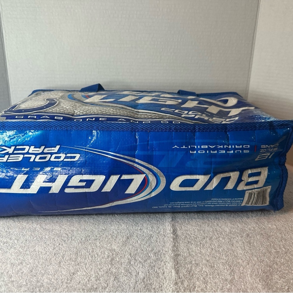 Bud Light Budweiser 18 Can Insulated Cooler Bag Pack Collectible Ad 2009 EUC - Picture 2 of 6